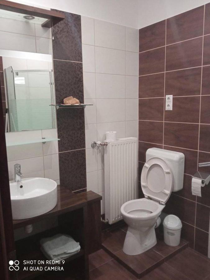 Besenyei Apartman Sárvár Buitenkant foto
