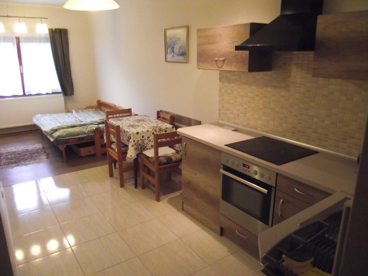 Besenyei Apartman Sárvár Buitenkant foto